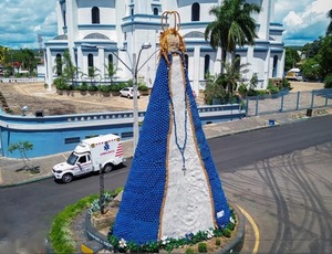 Donan réplica artesanal de la Virgen de Caacupé - La Clave