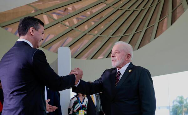Lula destaca cooperación con Paraguay para desmantelar a la mayor red de contrabando de armas de la región - El Trueno