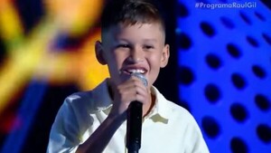 Niño paraguayo sorprende a brasileños con su voz