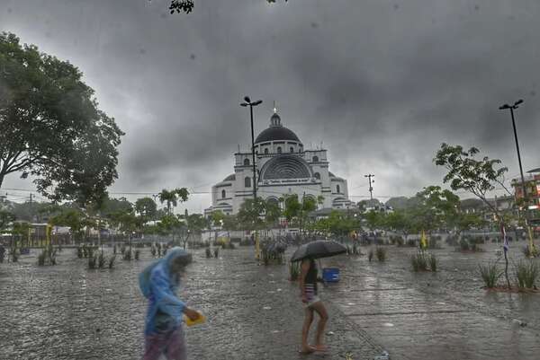 Caacupé: persisten las lluvias pero se anuncia vientos del sur para esta noche - Nacionales - ABC Color