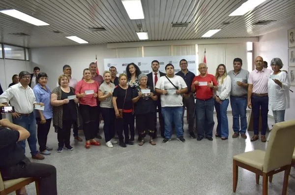 Comisiones vecinales de Asunción reciben G. 700 millones para revitalizar barrios