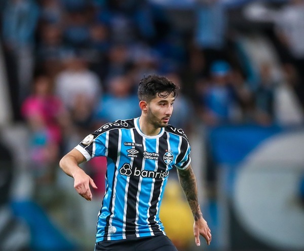 Mathías Villasanti, elegido como uno de los mejores del Brasileirão 2023 - Unicanal