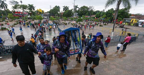 La Nación / Caacupé: caminaron 7 días desde CDE llevando la imagen de la Virgen
