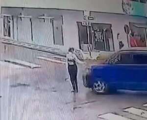 Video: así fue chocada una agente de la PMT en San Lorenzo  - Policiales - ABC Color