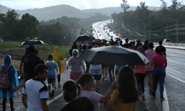 Peregrinos empiezan a llegar a Caacupé, no importa la lluvia ni el calor