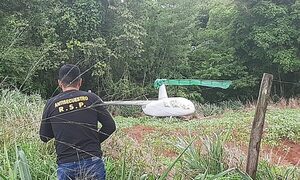 Hallan en una zona boscosa de Capitán Bado un helicóptero robado en el Brasil
