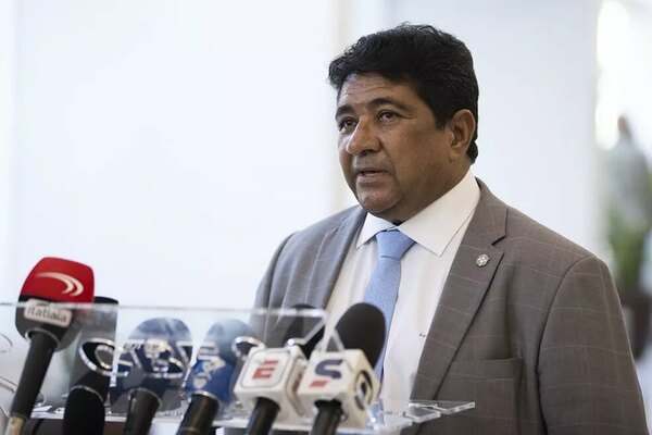 Versus / Justicia brasileña ordena que presidente de la CBF deje el cargo