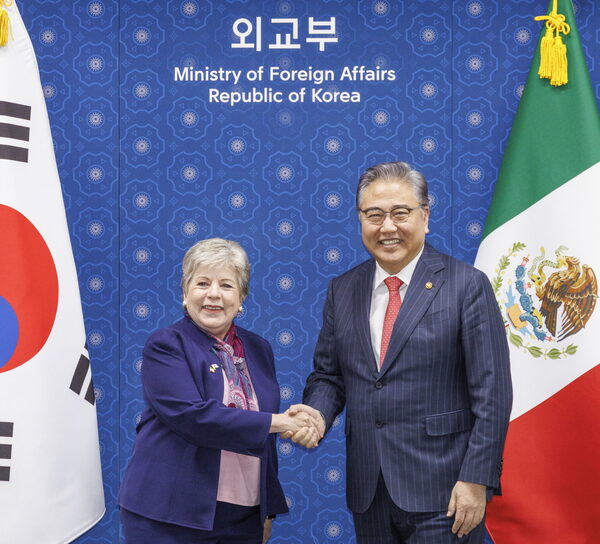 Bárcena y el canciller surcoreano tratan refuerzo de la cooperación bilateral - MarketData