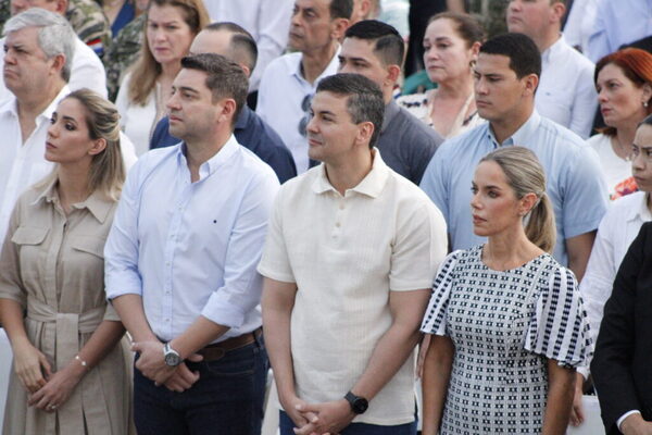 Miles de feligreses y autoridades se congregan en la misa en honor a la Virgen de Caacupé - ADN Digital