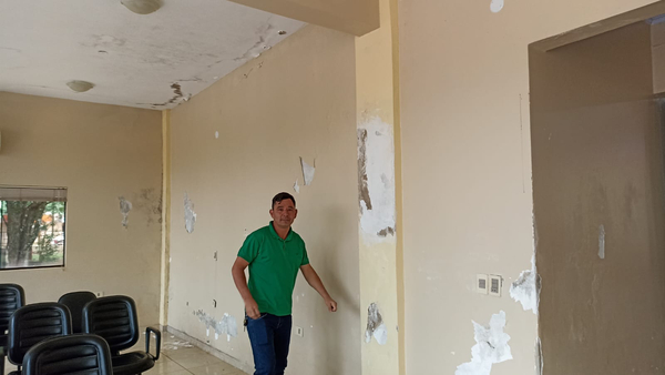 La sala sesiones de la Junta Municipal se cae e intendente no dispone de refacción - La Clave