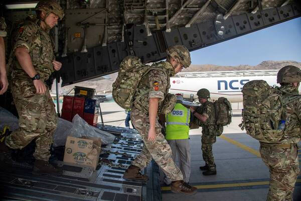 Escenas de pánico y el caos en el aeropuerto de la capital de Kabul
