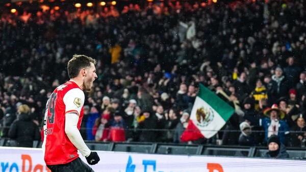 Santi Giménez supera a Luis Suárez