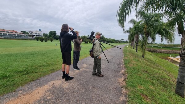 Miembros de “The Cure” observaron aves del Paraguay | 1000 Noticias