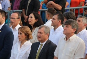 Diario HOY | Ministra de Obras toma nota de la carta al pueblo