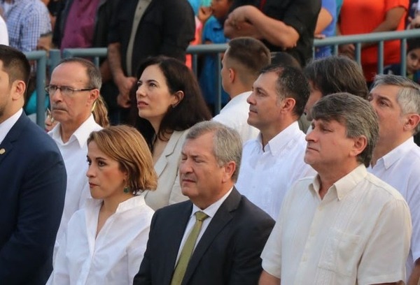 Diario HOY | Ministra de Obras toma nota de la carta al pueblo