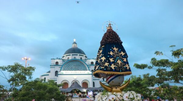 8 de Diciembre: Iglesia pide orar por la familia, una mejor educación y contra la violencia hacia la mujer - Oasis FM 94.3