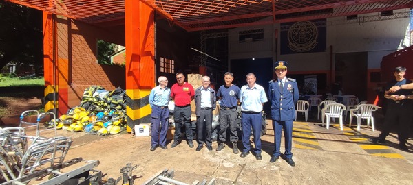 Fundación 911 de Estados Unidos dona equipos de protección a Bomberos Voluntarios de Encarnación