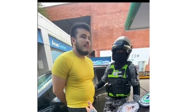 Tatacho atropelló a motoca y quiso huir