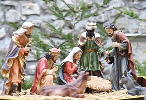 Entre tradición católica y folclore de Navidad, el pesebre cumple 800 años