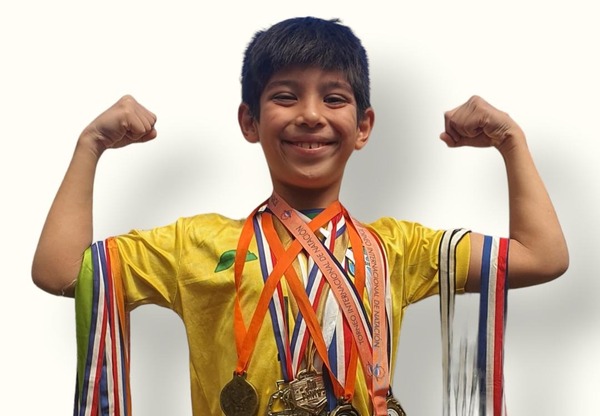 Con medallas y gran pasión, niño se destaca en la natación - Unicanal
