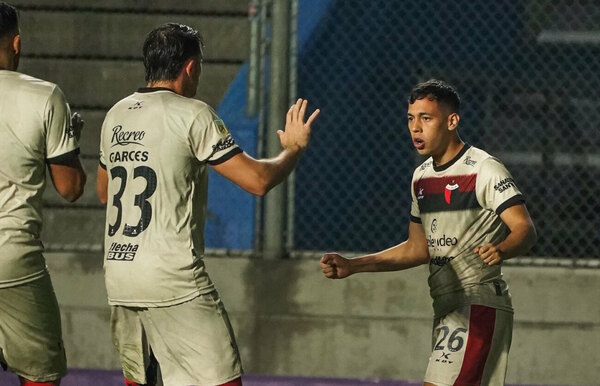 Versus / Carlos Arrúa, de descender con Colón a estar en el radar de Olimpia
