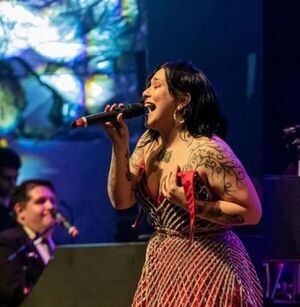 ¡Es una genia! Andrea Valobra "le puso pecho" a un concierto de Navidad