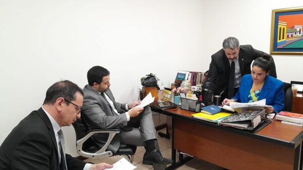 Conversaciones en caso tráfico de armas revelan que se montó una causa en Fiscalía para apriete