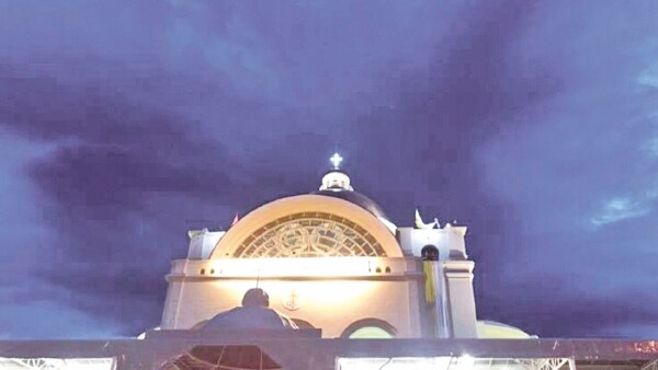 “Apareció un fuerte brillo y surgió la Virgen”