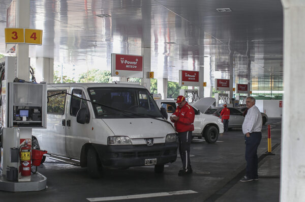 Combustibles suben en Argentina más del 25 % a dos días de la asunción de Javier Milei - MarketData