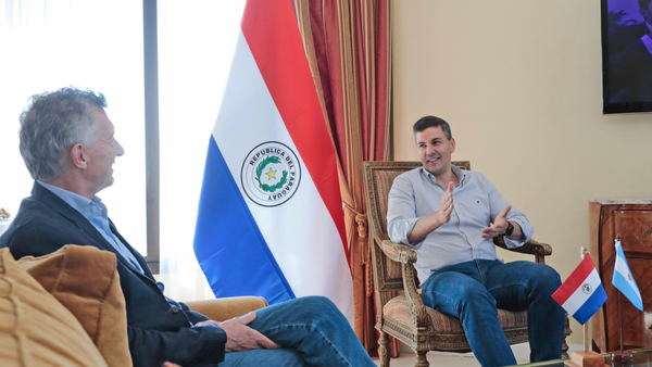 Santiago Peña se reúne con Mauricio Macri tras su arribo a Argentina