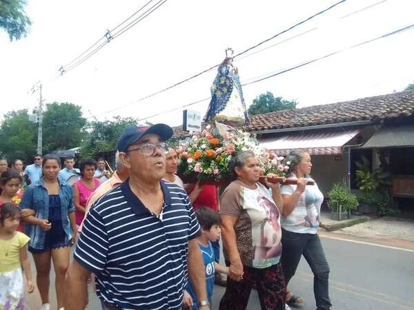 Areguá: vecinos de Las Mercedes renuevan su fe en la Virgen de Caacupé - Nacionales - ABC Color