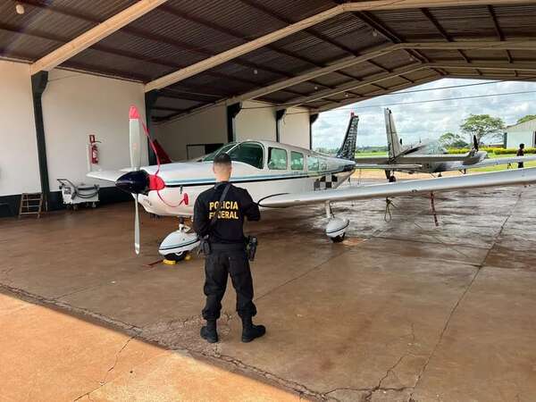 Brasil: Incautan avioneta, armas y dinero tras ofensiva contra estructuras criminales en la frontera - Policiales - ABC Color