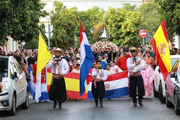 Video: así paraguayos celebran el Día de la Virgen de Caacupé en Sevilla - Nacionales - ABC Color