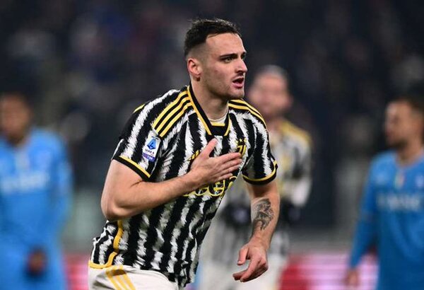La Juventus ganó (1-0) al Nápoles y es líder provisional de la Serie A