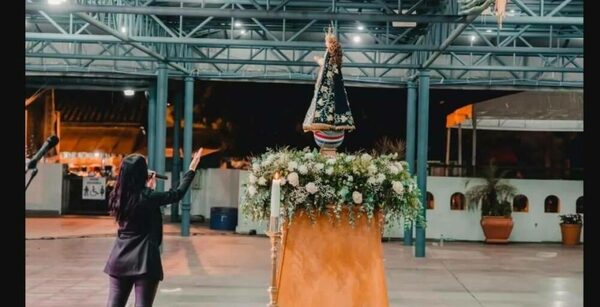 (VIDEO). Ramonita Vera le cantó a la Virgen de Caacupé