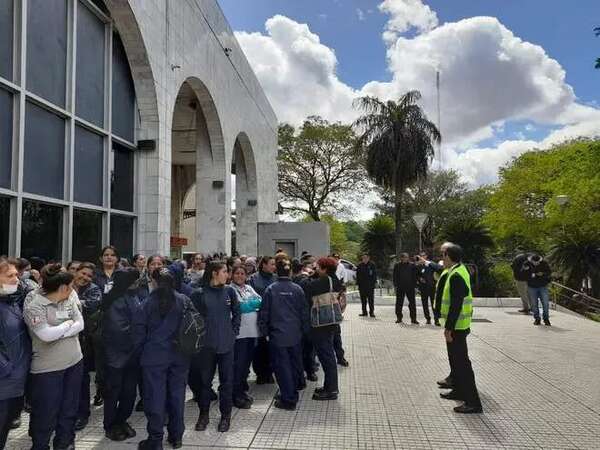 Arresto domiciliario para exjuez en caso de amenaza de bomba - Nacionales - ABC Color