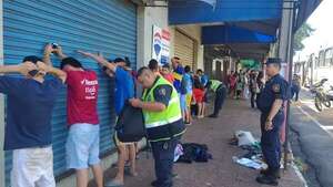 Cruce entre hinchas de Olimpia y Cerro Porteño dejó 17 personas aprehendidas en San Lorenzo - Policiales - ABC Color