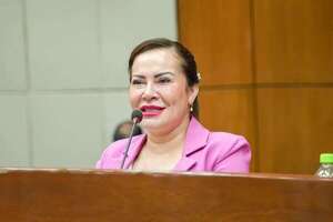 Senadora reparte dinero usando a madre “pobre” - Política - ABC Color