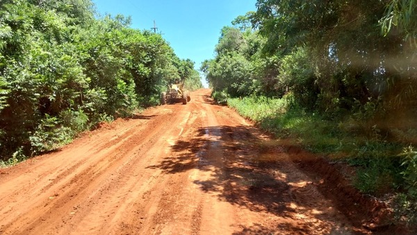 Casi 3.500 compatriotas beneficiados con arreglo de caminos vecinales en Misiones - .::Agencia IP::.