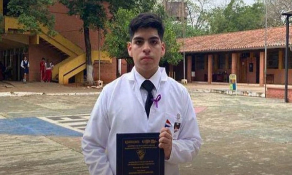 El mejor egresado del Colegio Nacional Fernando de la Mora cuestiona falencias de la educación paraguaya