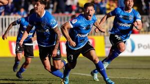 Cris Martínez anota y festeja el título con Huachipato