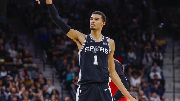 Los Pistons y los Spurs siguen en caída libre