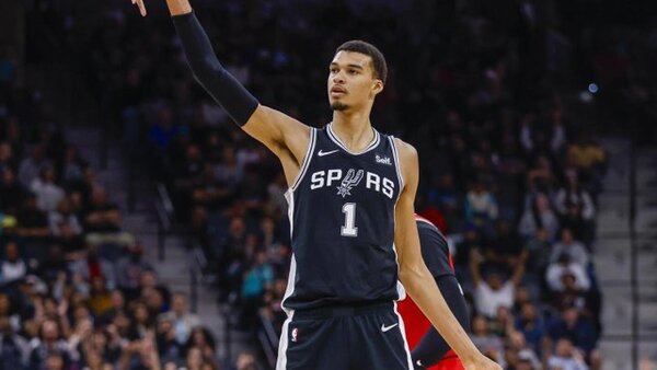 Los Pistons y los Spurs siguen en caída libre