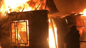 Hermanos amenazan de muerte y queman vivienda de una familia - Radio Imperio 106.7 FM