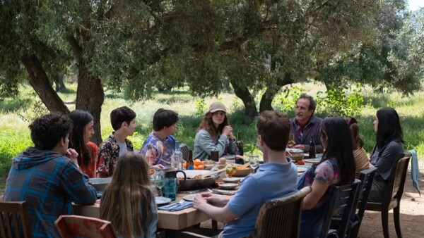Familia es la película navideña que estrenará Netflix