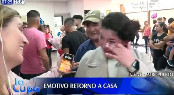 Emotivo regreso a casa: familiares y amigos esperan a compatriotas en el aeropuerto Silvio Pettirossi - Noticias Paraguay