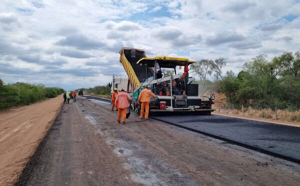 Prosigue construcción de los últimos tramos de base granular en la Ruta de la Leche - .::Agencia IP::.