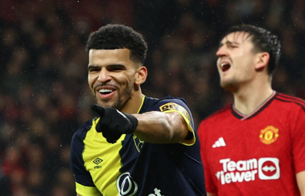 Versus / El Manchester United cae por goleada en Old Trafford ante el Bournemouth