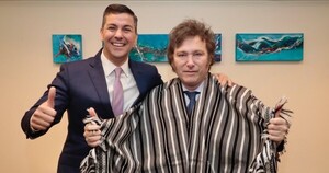 Milei recibe a Santi y se compromete a "profundizar" el Mercosur, pero el Gobierno espera señales por la hidrovía y Yacyretá