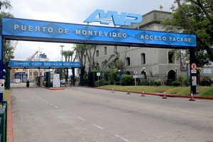En Montevideo se firmará acuerdo y se liberarán a embarcaciones paraguayas - La Tribuna